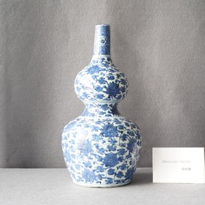 Un vase de forme double gourde en porcelaine de Chine en bleu et blanc, Wanli — photo 8