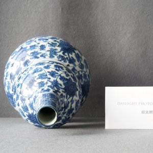 Un vase de forme double gourde en porcelaine de Chine en bleu et blanc, Wanli — photo 10