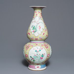 Un vase de forme double gourde en porcelaine de Chine famille rose, 19ème — photo 3