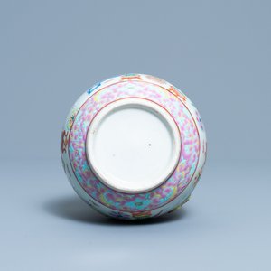 Un vase de forme double gourde en porcelaine de Chine famille rose, 19ème — photo 7