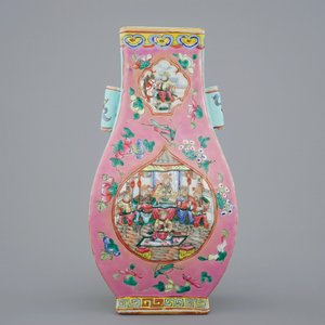 Un vase de forme fang hu en porcelaine de Chine famille rose, 19ème — photo 3