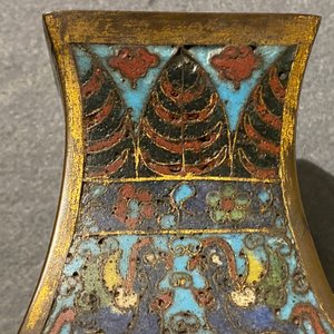 Un vase de forme 'fanghu' en émaux cloisonnés, Chine, Wanli — photo 15