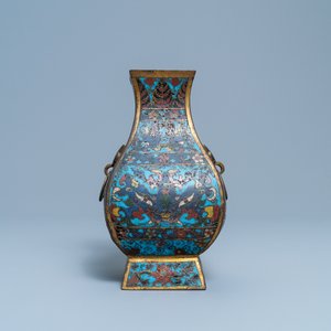 Un vase de forme 'fanghu' en émaux cloisonnés, Chine, Wanli — photo 2