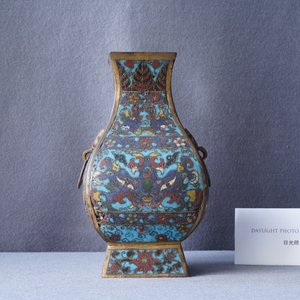 Un vase de forme 'fanghu' en émaux cloisonnés, Chine, Wanli — photo 29