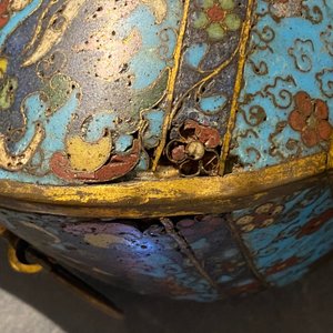 Un vase de forme 'fanghu' en émaux cloisonnés, Chine, Wanli — photo 10