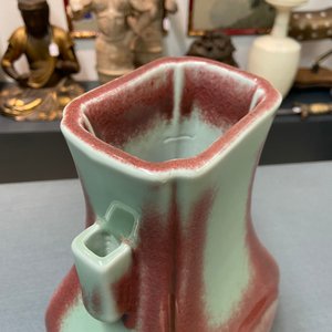Un vase de forme 'fanghu' en porcelaine de Chine à émail flambé, marque de Qianlong, 20ème — photo 8
