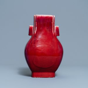 Un vase de forme 'fanghu' en porcelaine de Chine à émail flambé monochrome, Qing — photo 3