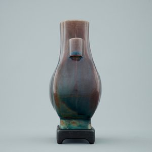 Un vase de forme fanghu en porcelaine de Chine monochrome aubergine, 19ème — photo 5