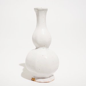 Un vase de forme gourde en faïence blanc de Delft, 18ème — photo 10