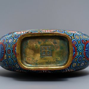 Un vase de forme gourde 'moonflask' en émaux cloisonnés, Chine, 19/20ème — photo 5