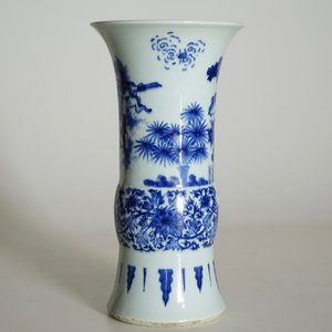 Un vase de forme gu en porcelaine de Chine bleu et blanc de style Transition, 19/20ème — photo 10