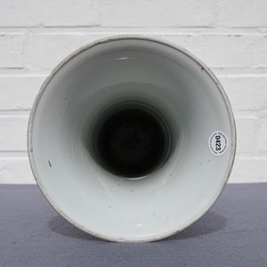 Un vase de forme 'gu' en porcelaine de Chine bleu et blanc, marque et époque de Kangxi — photo 11