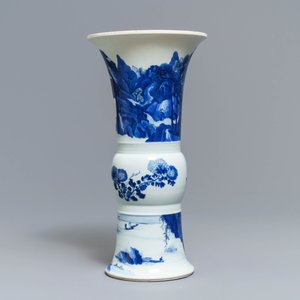 Un vase de forme 'gu' en porcelaine de Chine bleu et blanc, marque et époque de Kangxi — photo 4
