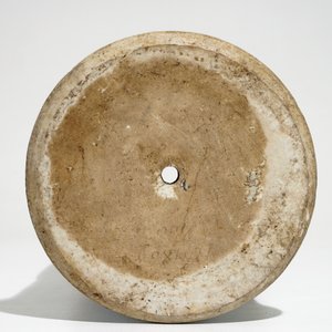 Un vase de forme gu en porcelaine de Chine bleu et blanc monté en bronze, Kangxi — photo 7