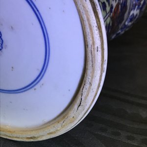 Un vase de forme gu en porcelaine de Chine bleu et blanc surdécorée, Kangxi — photo 11