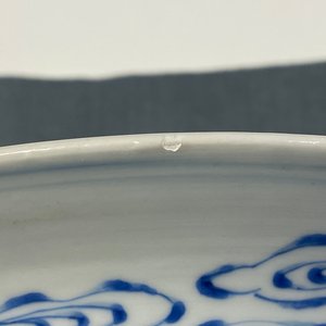 Un vase de forme 'gu' en porcelaine de Chine en bleu et blanc, Kangxi — photo 12