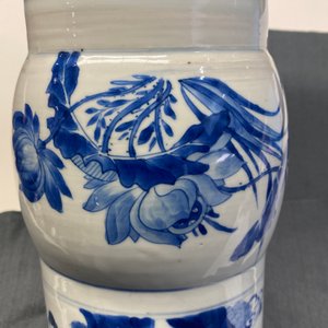 Un vase de forme 'gu' en porcelaine de Chine en bleu et blanc, Kangxi — photo 19