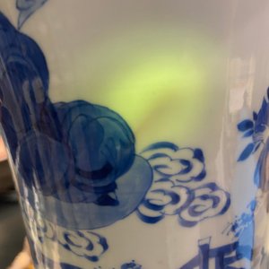 Un vase de forme 'gu' en porcelaine de Chine en bleu et blanc, Kangxi — photo 8