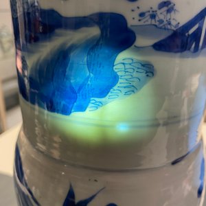 Un vase de forme 'gu' en porcelaine de Chine en bleu et blanc, Kangxi — photo 10