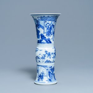 Un vase de forme 'gu' en porcelaine de Chine en bleu et blanc, Kangxi — photo 1