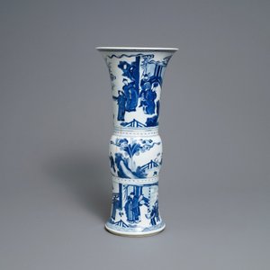 Un vase de forme gu en porcelaine de Chine en bleu et blanc, Kangxi — photo 2