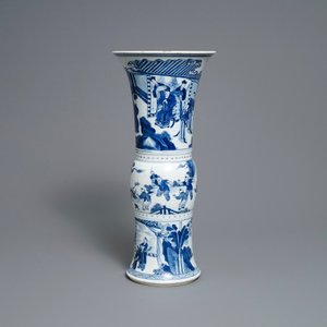 Un vase de forme gu en porcelaine de Chine en bleu et blanc, Kangxi — photo 4