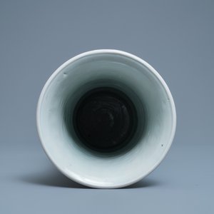Un vase de forme gu en porcelaine de Chine wucai, Shunzhi — photo 5