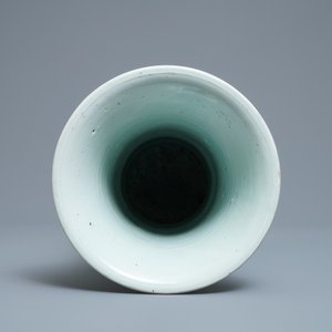Un vase de forme gu en porcelaine de Chine wucai, Shunzhi — photo 5