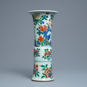 Un vase de forme gu en porcelaine de Chine wucai, Shunzhi — photo 2