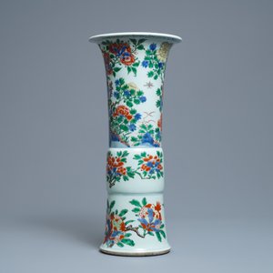 Un vase de forme gu en porcelaine de Chine wucai, Shunzhi — photo 3