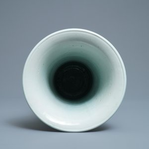 Un vase de forme gu en porcelaine de Chine wucai, Shunzhi — photo 5