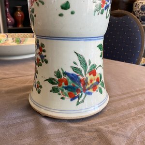 Un vase de forme 'gu' en porcelaine de Chine wucai, Shunzhi — photo 18