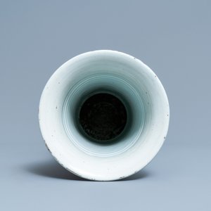 Un vase de forme 'gu' en porcelaine de Chine wucai, Shunzhi — photo 5