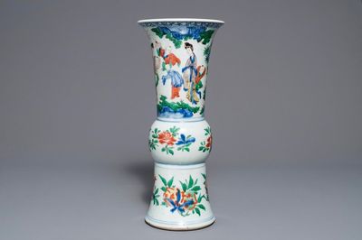 Un vase de forme gu en porcelaine de Chine wucai, Shunzhi, époque Transition