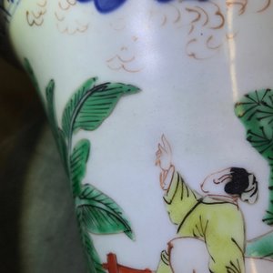 Un vase de forme gu en porcelaine de Chine wucai, Shunzhi, époque Transition — photo 15
