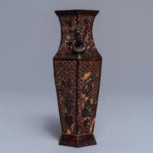 Un vase de forme hexagonale en écaille de tortue ajourée, Chine, 19ème — photo 2