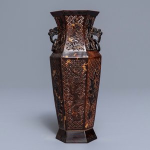 Un vase de forme hexagonale en écaille de tortue ajourée, Chine, 19ème — photo 3