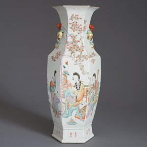 Un vase de forme hexagonale en porcelaine de Chine qianjiang cai, 19/20ème — photo 11