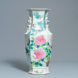 Un vase de forme hexagonale en porcelaine de Chine qianjiang cai, 19/20ème — photo 3