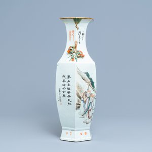 Un vase de forme hexagonale en porcelaine de Chine qianjiang cai, 19/20ème — photo 2