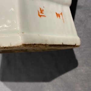 Un vase de forme hexagonale en porcelaine de Chine qianjiang cai, 19/20ème — photo 21