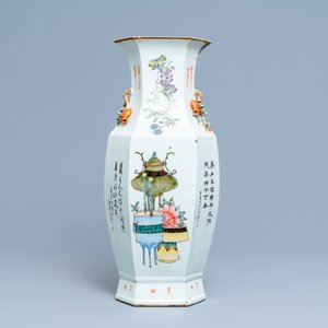 Un vase de forme hexagonale en porcelaine de Chine qianjiang cai, 19/20ème — photo 3
