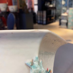 Un vase de forme hexagonale en porcelaine de Chine qianjiang cai à décor d'antiquités, 19ème — photo 16