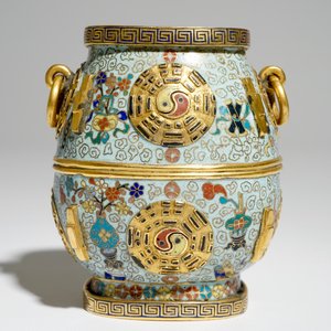 Un vase de forme hu en cloisonné et bronze doré, marque et poss. époque de Jiaqing, 19ème — photo 3