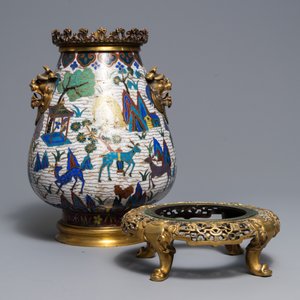 Un vase de forme hu en émaux cloisonnés à monture en bronze doré, Chine, 18/19ème — photo 2