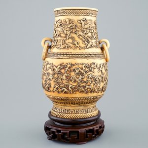Un vase de forme hu en ivoire sculpté, Chine, 19ème — photo 4