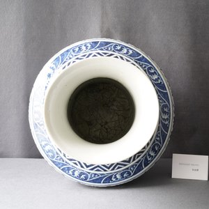 Un vase de forme hu en porcelaine de Chine en bleu et blanc, 19ème — photo 8
