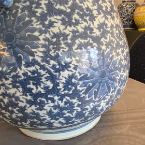 Un vase de forme hu en porcelaine de Chine en bleu et blanc, 19ème — photo 17