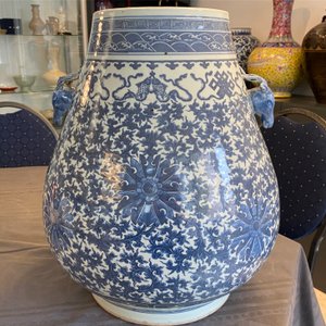 Un vase de forme hu en porcelaine de Chine en bleu et blanc, 19ème — photo 7