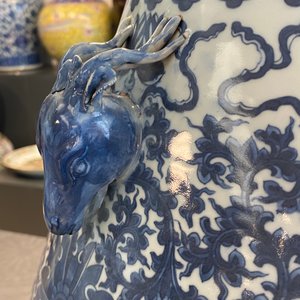 Un vase de forme hu en porcelaine de Chine en bleu et blanc, 19ème — photo 10